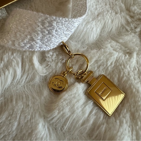 Authentic CHANEL number 5 Charm and Gift Bag - Picture 9 of 9